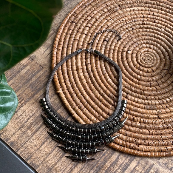 Spiky drop statement metal necklace - Picture 2 of 6